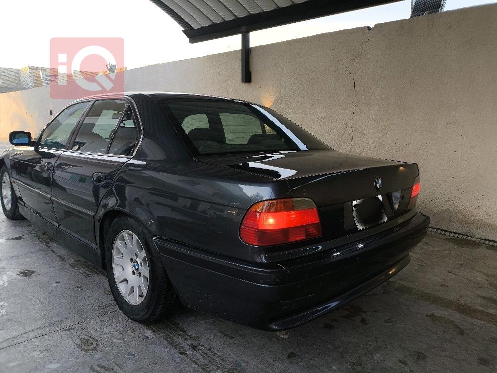 بي ام دبليو الفئة 7